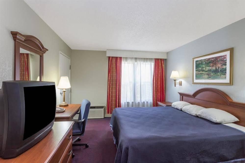 Baymont By Wyndham Lake Park Valdosta I75 Buitenkant foto